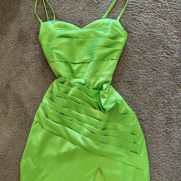 Vera Wang Inspired satin neon green high spilt gown.Pleated for hourglass effect - Picture 2 of 8